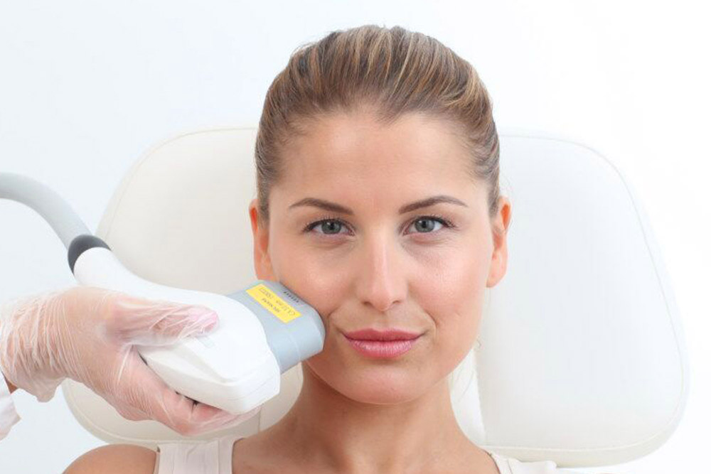 https://web1.drchichakli.com/wp-content/uploads/2018/01/Hochintensiver-fokussierter-Ultrashall-Ultherapy-frau-dr-chichakli-schoenheitschirurg-wien.jpg