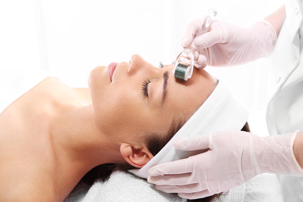 https://web1.drchichakli.com/wp-content/uploads/2018/01/Microneedling-frau-dr-chichakli-schoenheitschirurg-wien-shutterstock_229929688.jpg